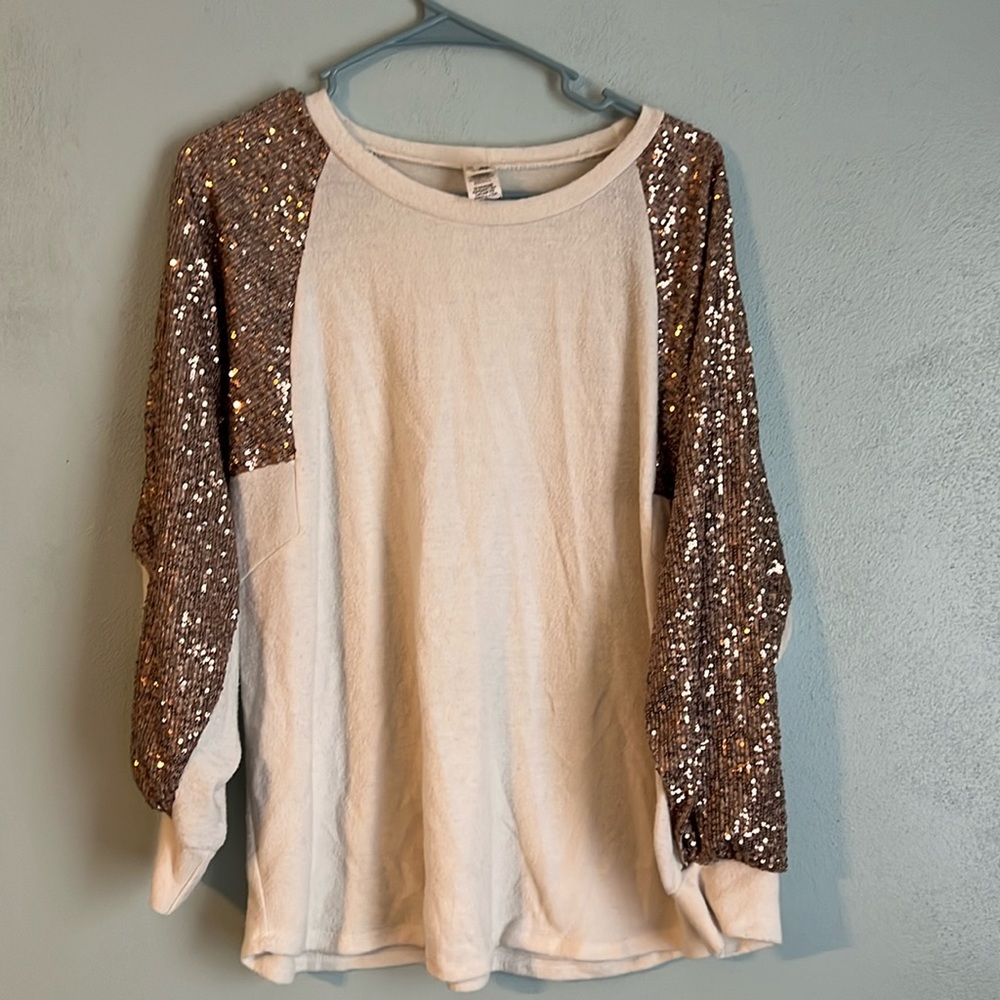 Sequin women’s sweater. Beautiful detail!